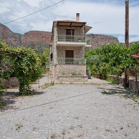 Picturesque Houses Leonidio Exterior photo