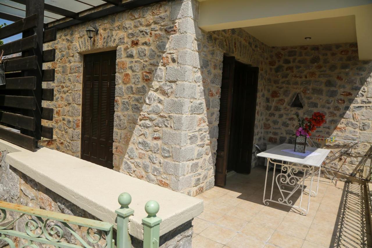 Picturesque Houses Leonidio Exterior photo
